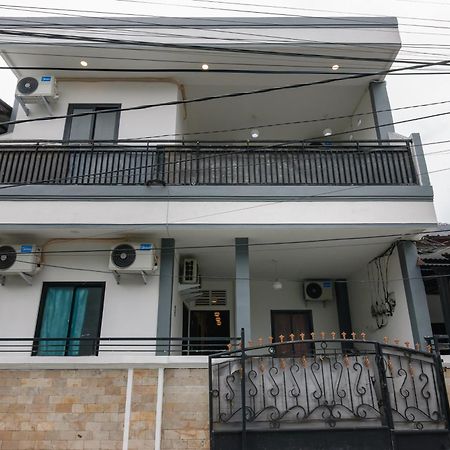 Hotel Reddoorz At Flamboyan Harapan Indah Bekasi Exterior foto